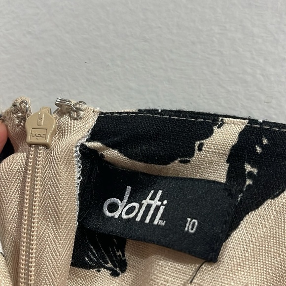 Dotti Black & Beige Floral Jumpsuit adjustable straps and zipper closure - Picture 4 of 9